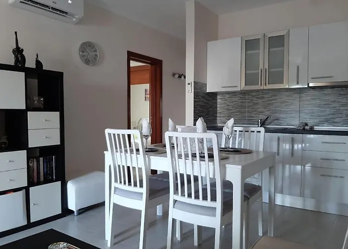 Casa Anna. Pool And Next To The بيت للعطل