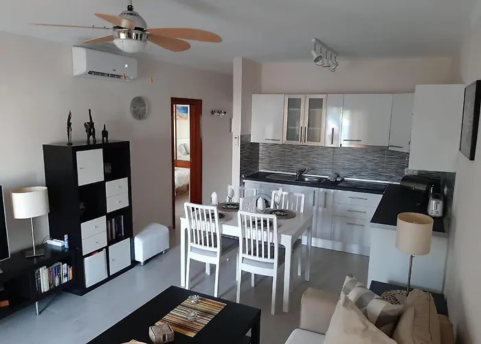 Casa Anna. Pool And Next To The Dom wakacyjny *