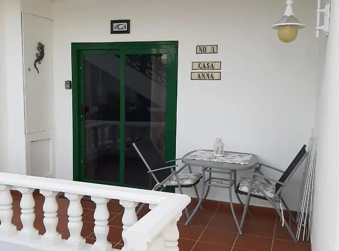 Casa Anna. Pool And Next To The Сasa de vacaciones Puerto del Carmen (Lanzarote)